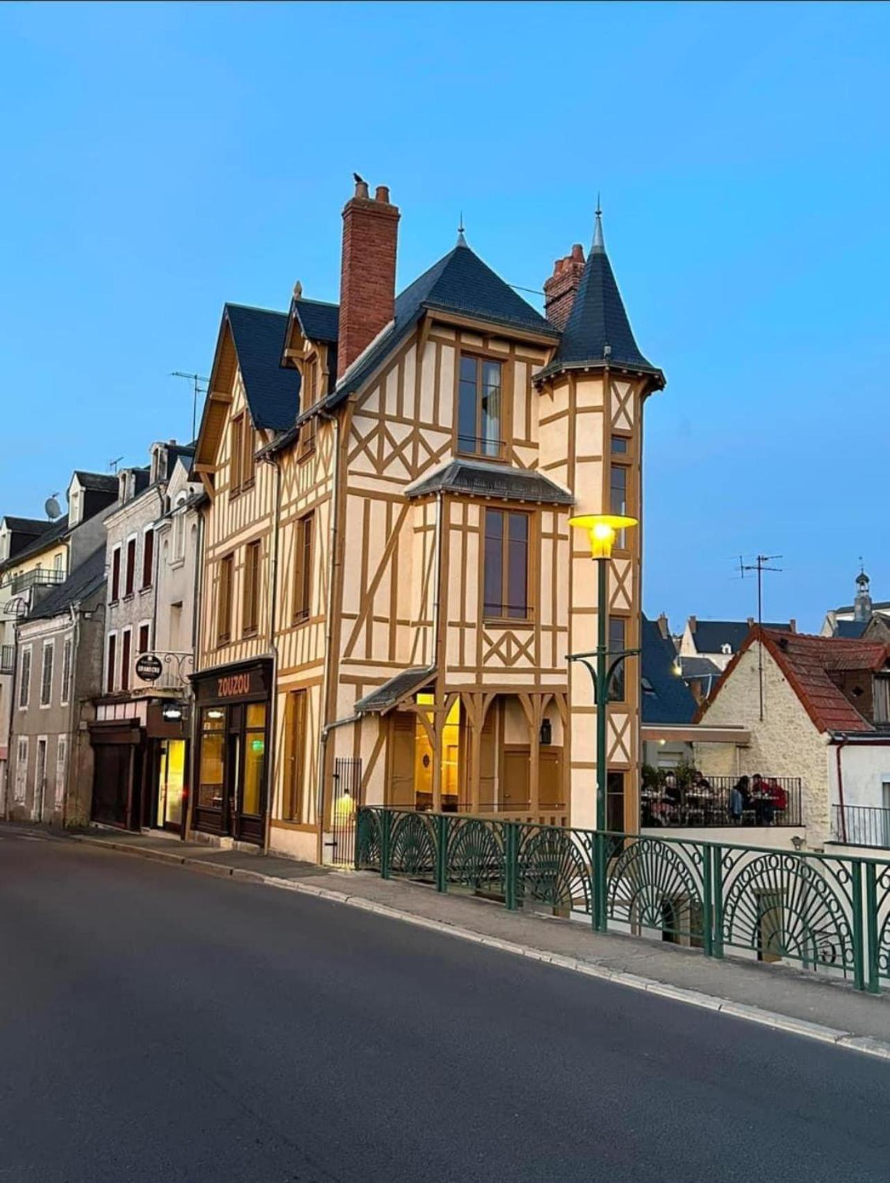 Logis Hotel La Maison A Pan De Bois Vierzon Ngoại thất bức ảnh