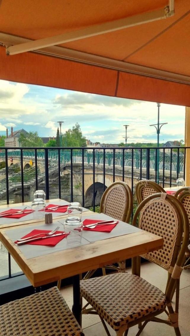 Logis Hotel La Maison A Pan De Bois Vierzon Ngoại thất bức ảnh