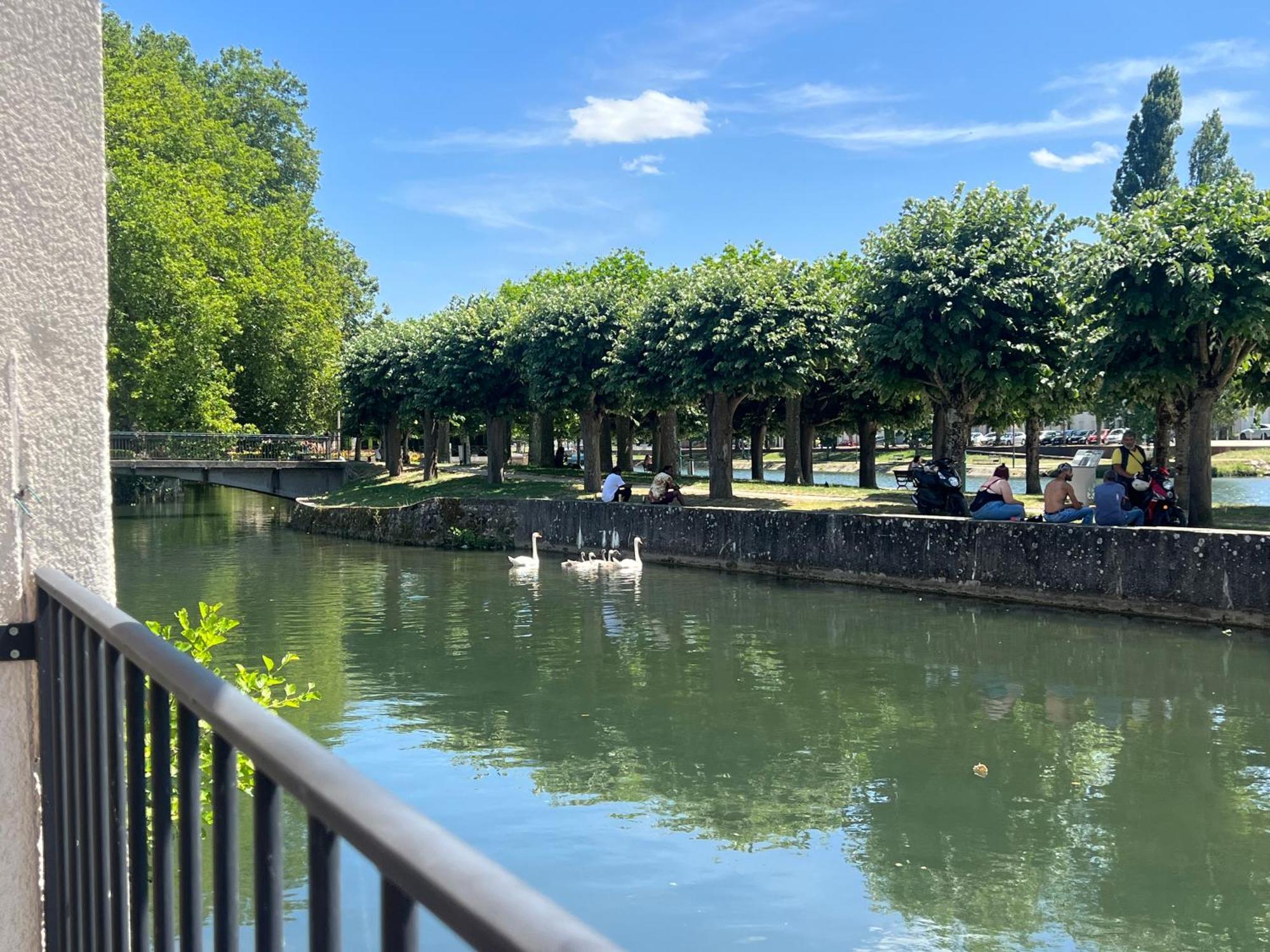 Logis Hotel La Maison A Pan De Bois Vierzon Ngoại thất bức ảnh